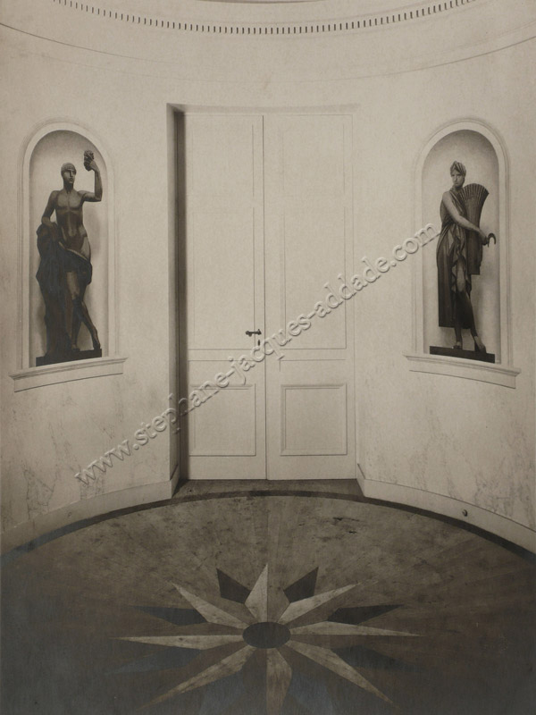  Anonyme - Bacchus et Cérès dans le hall de l’hôtel parisien de Mrs H. H. Rogers, 14, rue Las Cases 1929