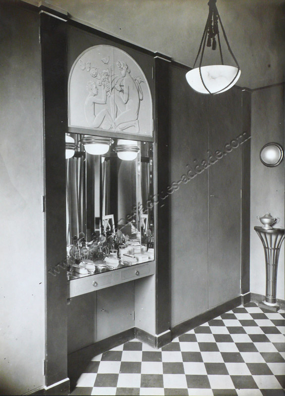  Anonyme - Cabinet de toilette de l’appartement parisien de Bernard Boutet de Monvel 7, rue Monsieur en 1921