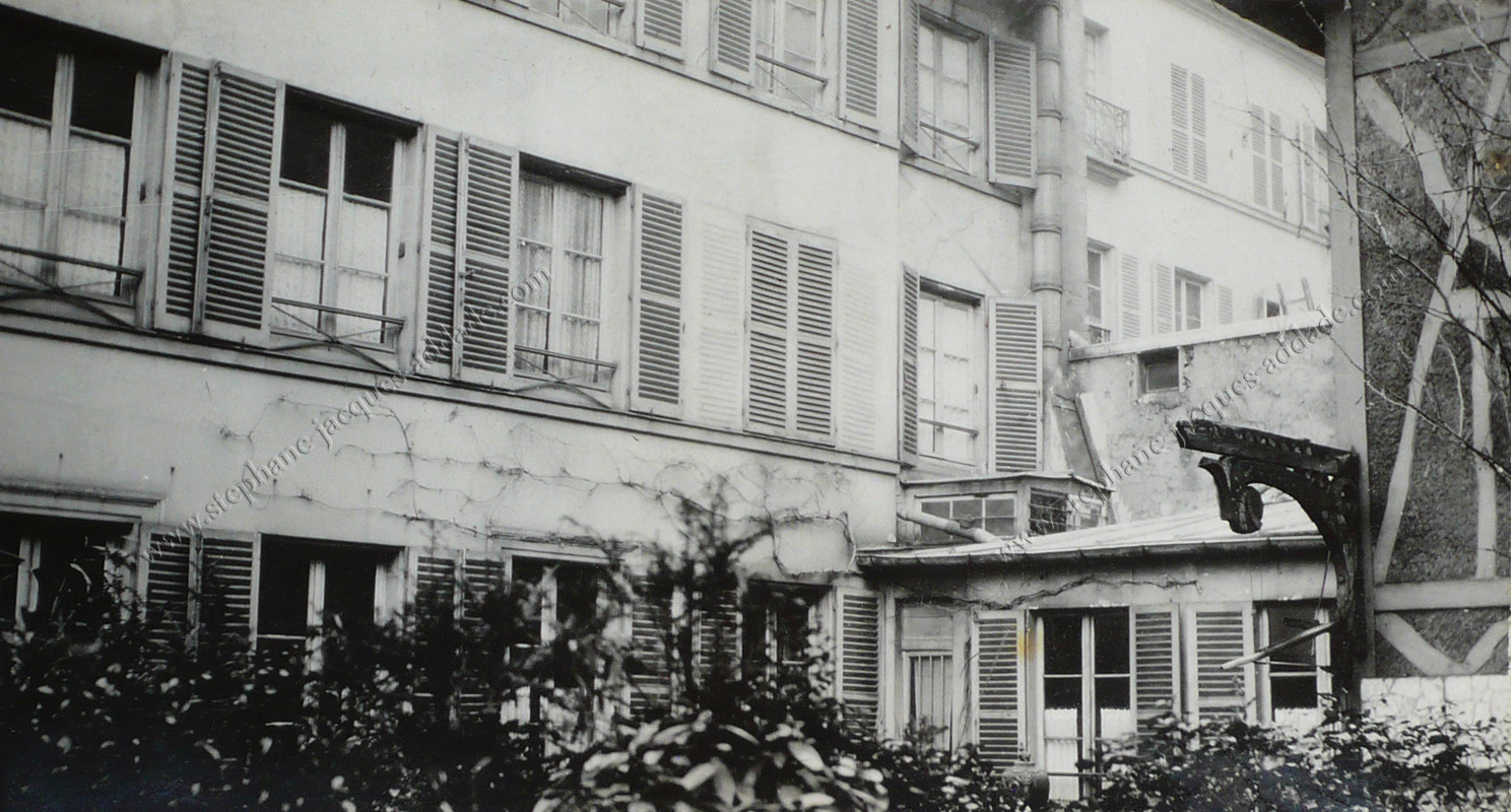  Anonymous - The original building prior to Louis Süe’s intervention 1925