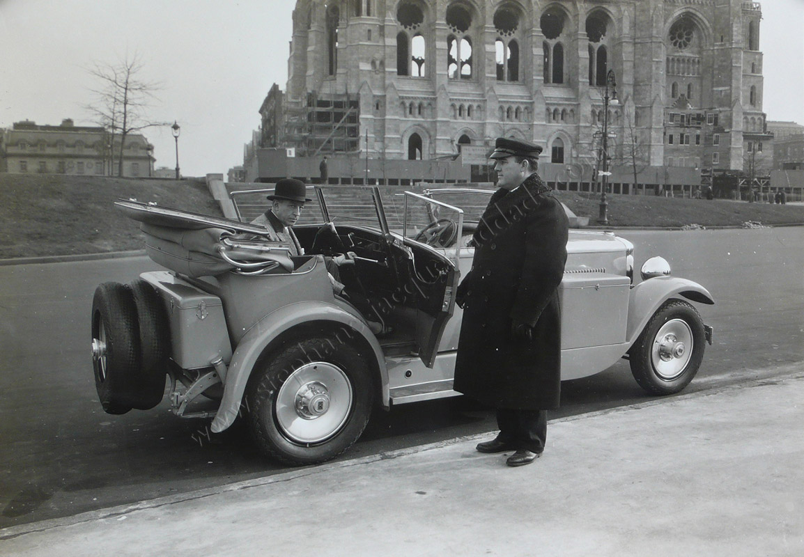  Anonyme - Photographie publicitaire montrant Bernard B. de Monvel et son Hupmobile dans Central Park - 27décembre 1928