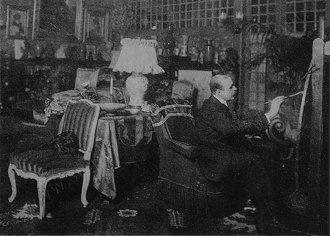 Henri Manuel - J-É Blanche dans le grand salon d'Auteuil c. 1900 (à l’arrière-plan à gauche : Méry Laurent à la toque).